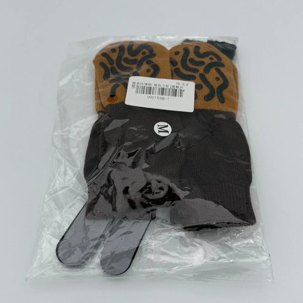 Pet Non-Slip Knit Socks -‎ Medium - 4pc Anti-Slip Booties for Dogs & Cats